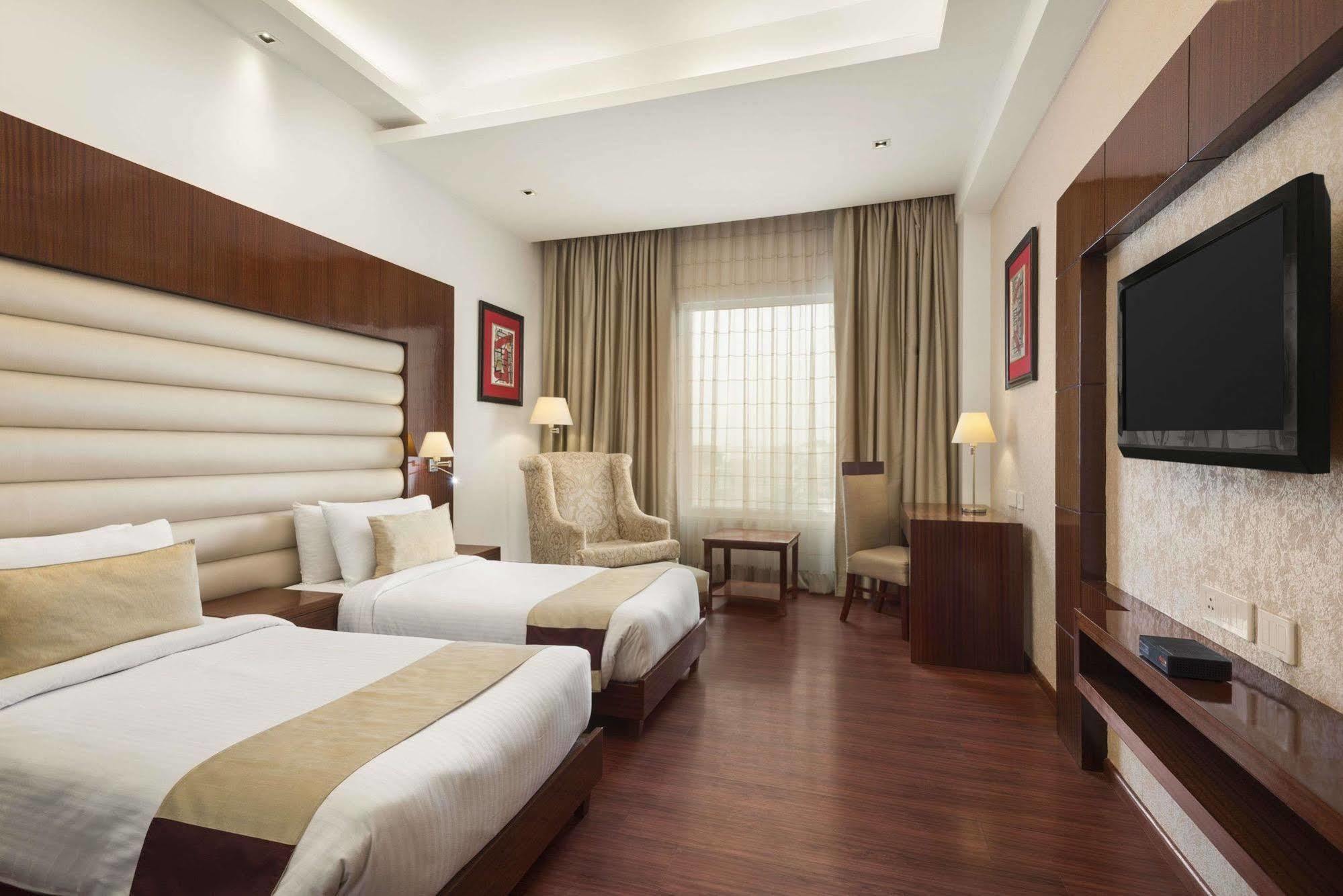 Days Hotel By Wyndham Panipat Ngoại thất bức ảnh