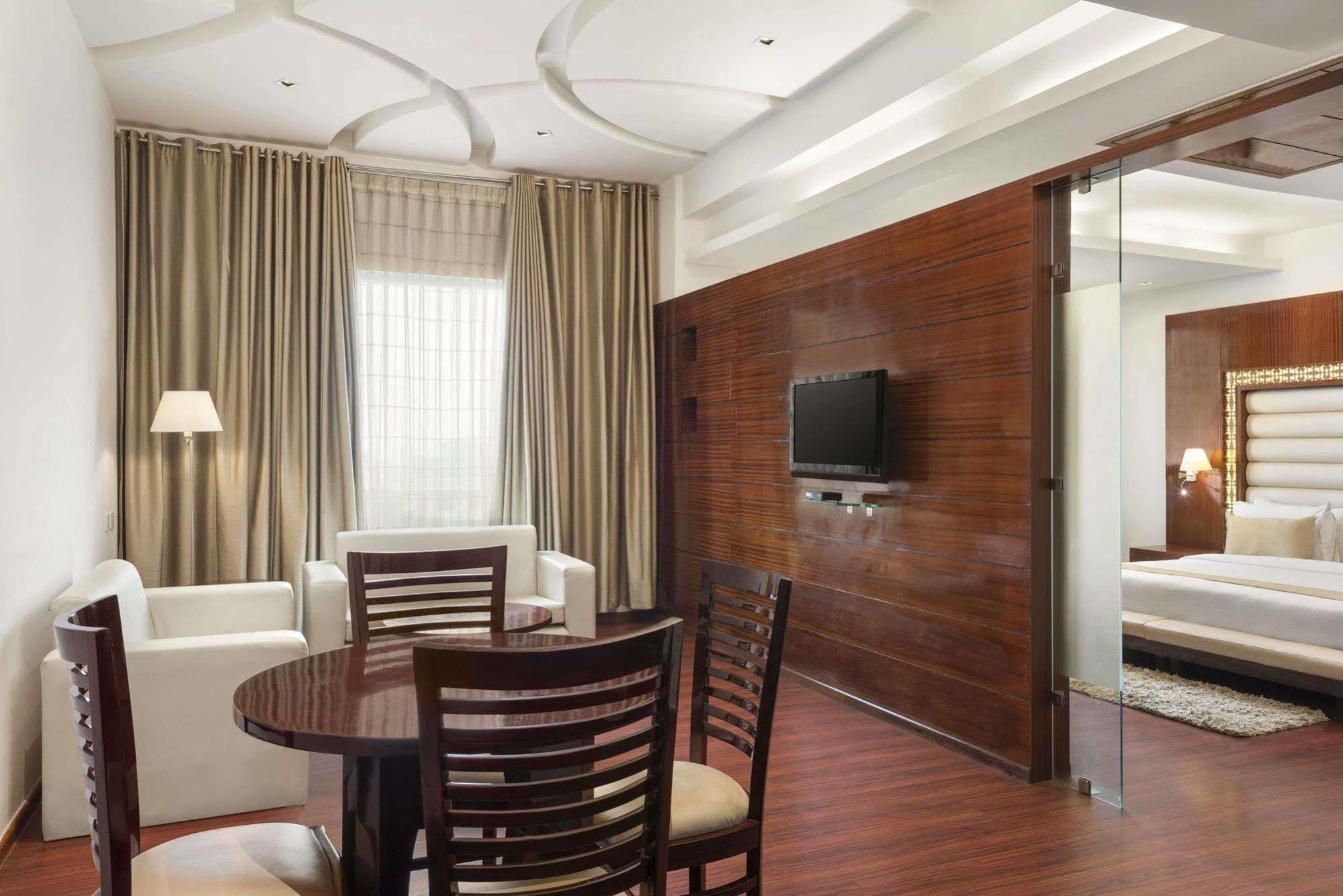 Days Hotel By Wyndham Panipat Ngoại thất bức ảnh
