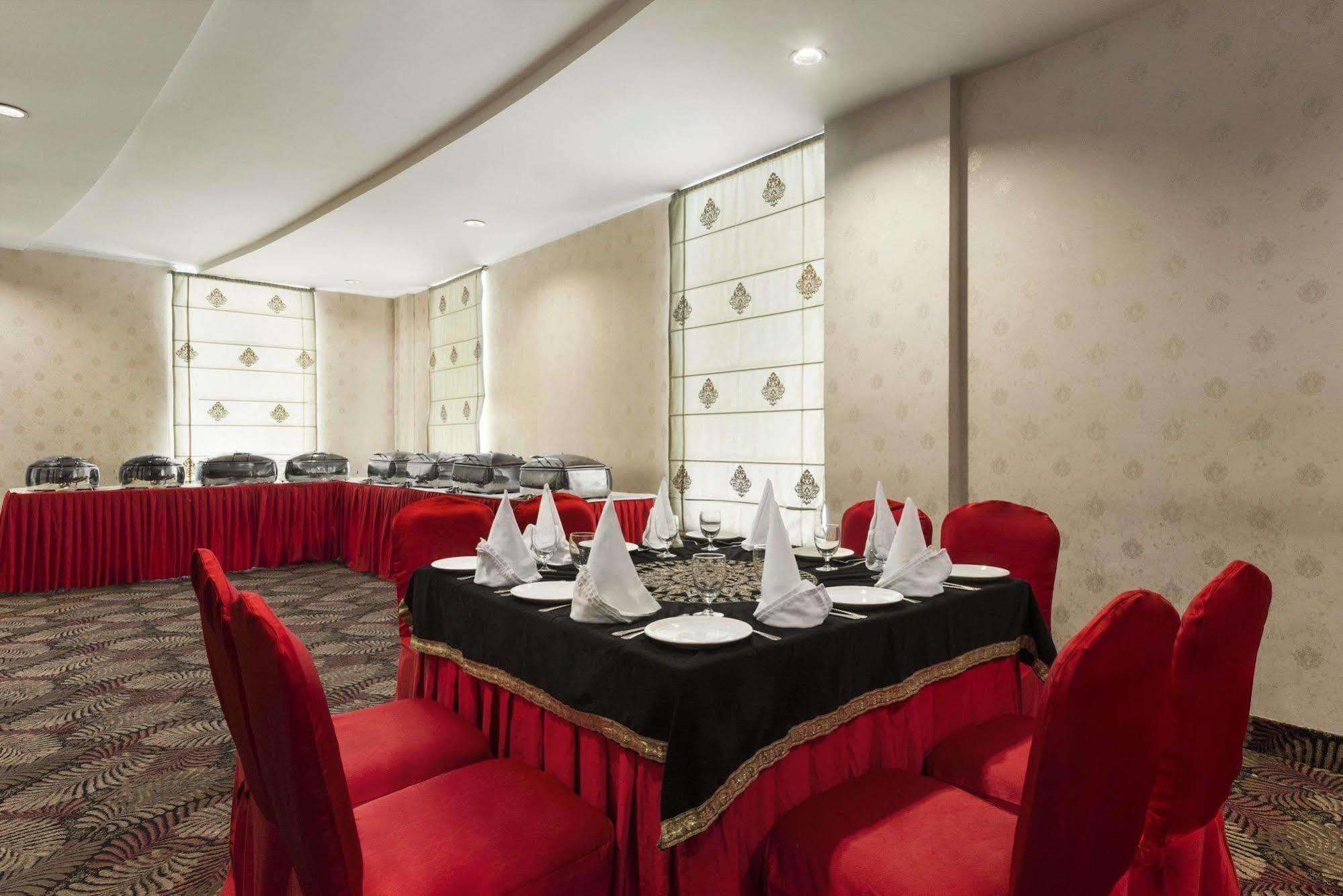 Days Hotel By Wyndham Panipat Ngoại thất bức ảnh