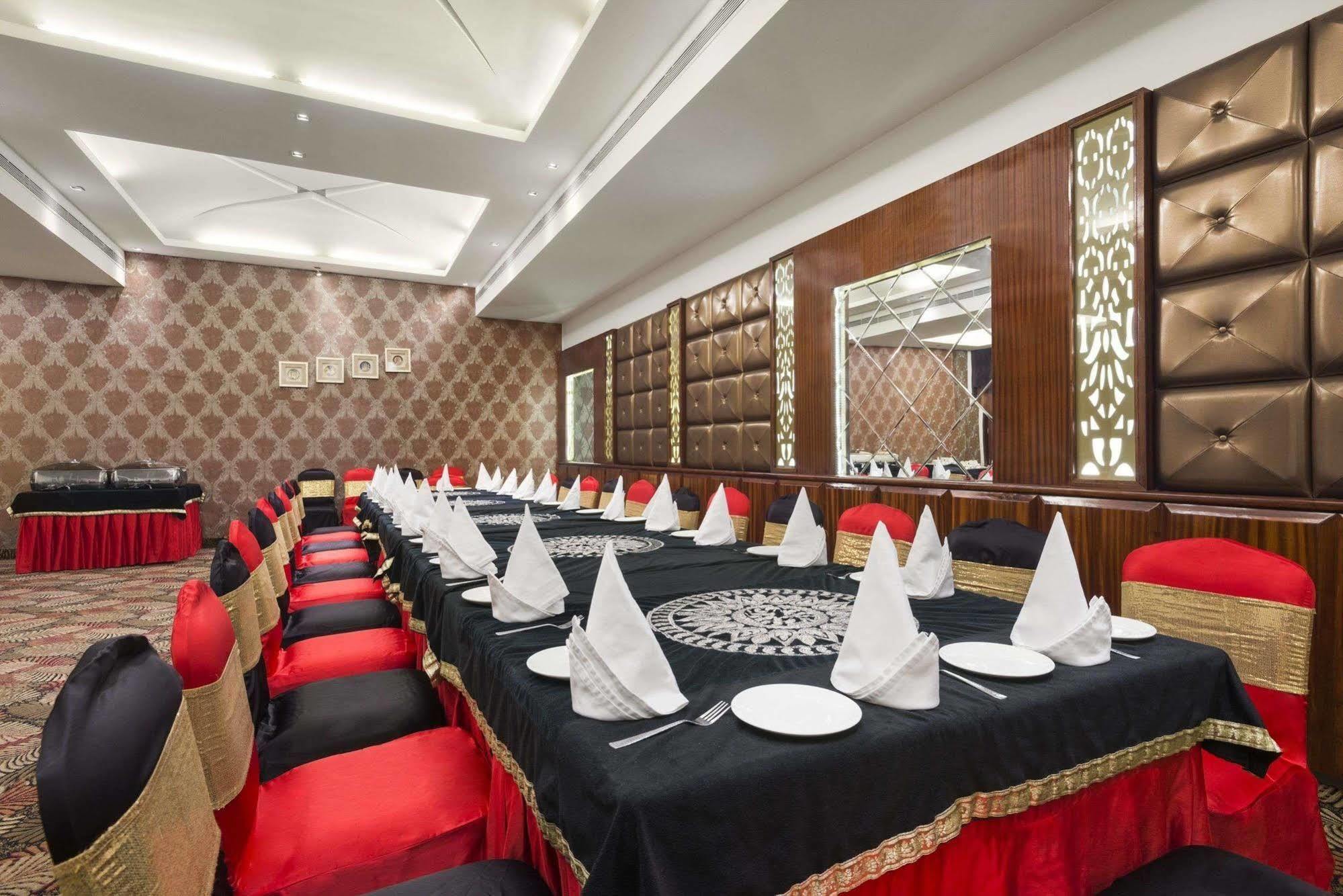 Days Hotel By Wyndham Panipat Ngoại thất bức ảnh